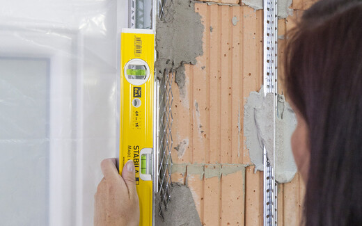 Eckschutzschiene als Kantenprofil Putz setzen