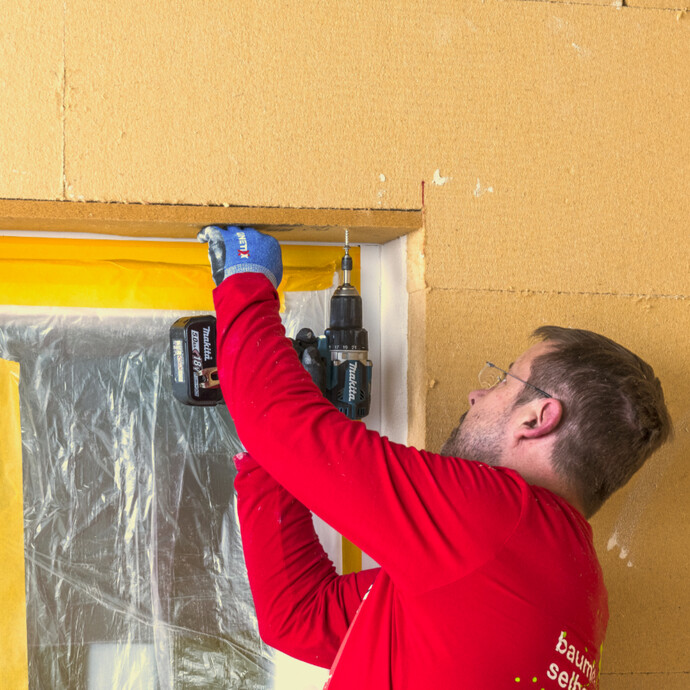 Zusätzliche Verschraubung Laibungsplatte