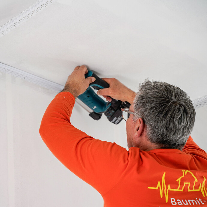 Agrafer en respectant un espacement régulier.