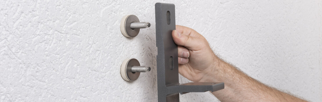 Bauteile in W&auml;rmed&auml;mmung an der Fassade befestigen