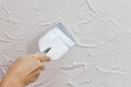 weißer Marmorputz für innen oder der Fassade zur Kellenstruktur, als Rollputz oder als Filzputz