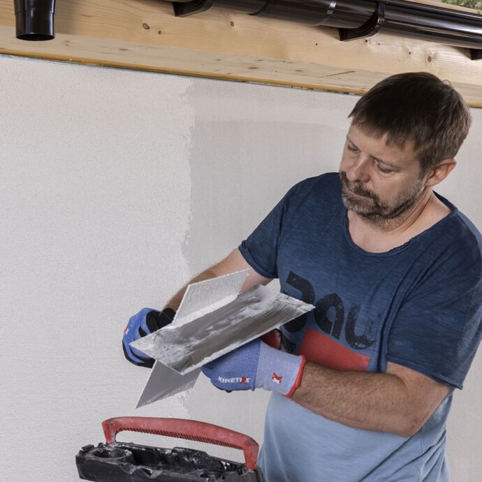 Enlever les restes de liant de l'enduit de structure