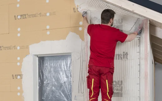 WDVS Armierungsspachtelung auf einer Holzfaserdämmung mit Klebe- und Armierungsmörtel