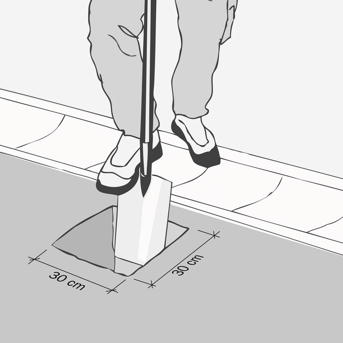 Damit die Zaunsäulen im Garten gesetzt werden können, werden als erstes die Löcher mit einem Spaten mit einer Kantenlänge von ca. 30 cm auf 30 cm und ca. 35 cm tief ausgehoben.