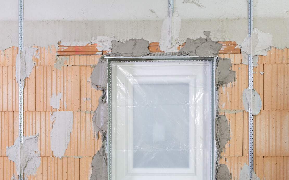 Eckschutzschiene als Kantenprofil Putz setzen