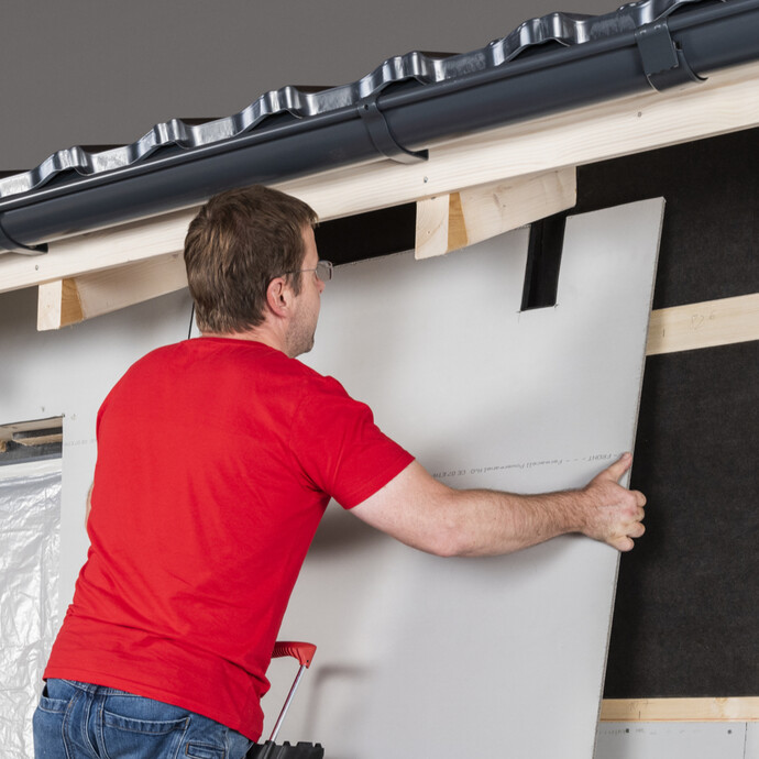 Putzträgerplatte Powerpanel oder Aquapanel im Bereich des Dachüberstandes ansetzen