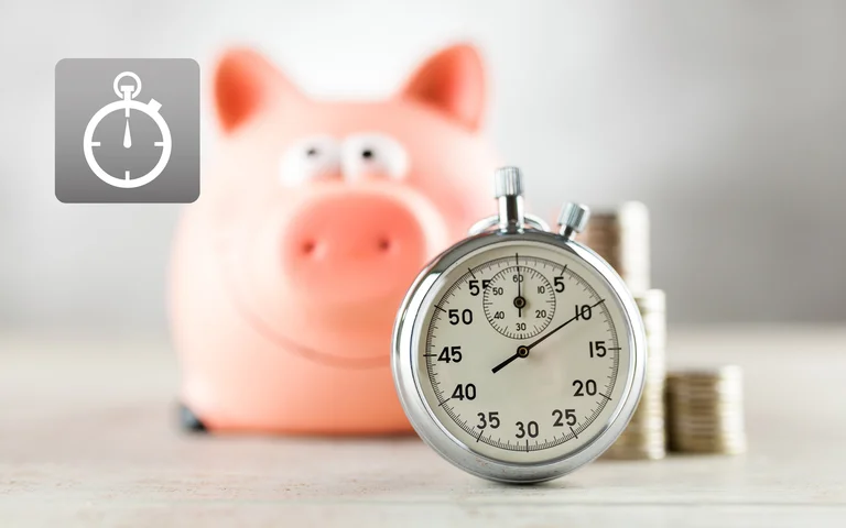 Stoppuhr und Sparschwein: Effektive Zeit- und Kosteneinsparung für Ihr Heimwerkerprojekt mit Baumit-Produkten.
