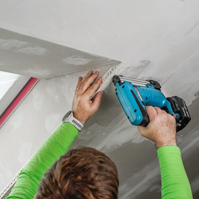 L'équerre d'angle suivante est montée sur le côté opposé.