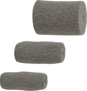 Trois rouleaux en feutre gris pour la finition des surfaces dans le cadre de projets de bricolage. Idéaux pour une application uniforme des produits Baumit.