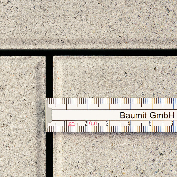 Die Mindestfugenbreiten für den Einbau des Pflasterfugenmörtel Fix beachten.