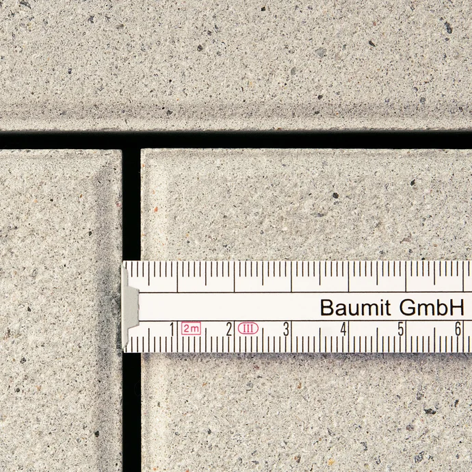 Die Mindestfugenbreiten für den Einbau des Pflasterfugenmörtel Fix beachten.